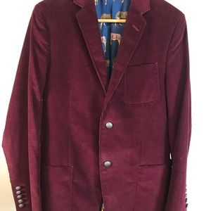 Gucci men’s burgundy corduroy blazer jacket horse but lining. Size 48 regular.